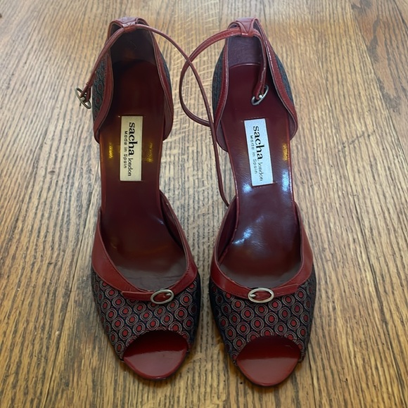 Red and Navy Heels - Picture 4 of 12